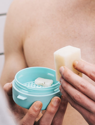 Sapone liquido vs. Sapone solido: una sfida all'insegna della sostenib Handso Sapone liquido vs. Sapone solido: una sfida all'insegna della sostenib Handso